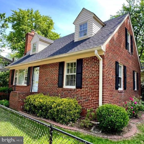 $880,000 | 4 East Walnut Street, Alexandria, VA 22301