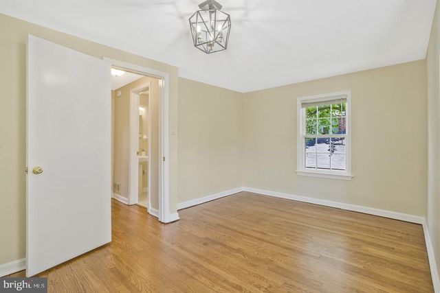 $880,000 | 4 East Walnut Street, Alexandria, VA 22301