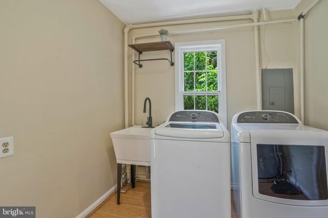 $880,000 | 4 East Walnut Street, Alexandria, VA 22301