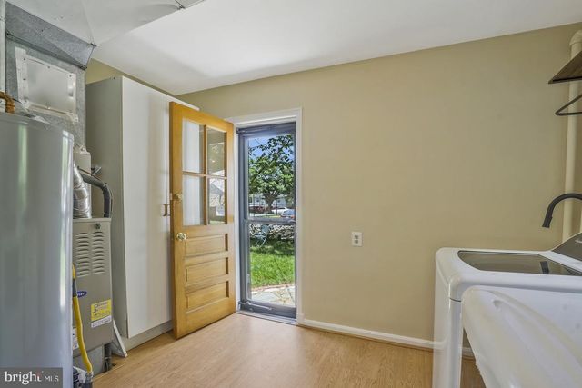 $880,000 | 4 East Walnut Street, Alexandria, VA 22301