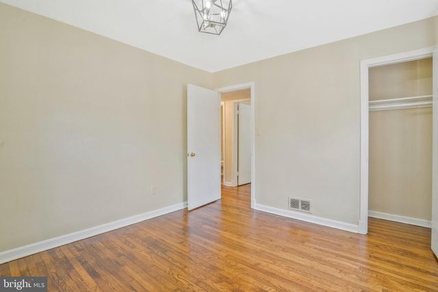 $880,000 | 4 East Walnut Street, Alexandria, VA 22301