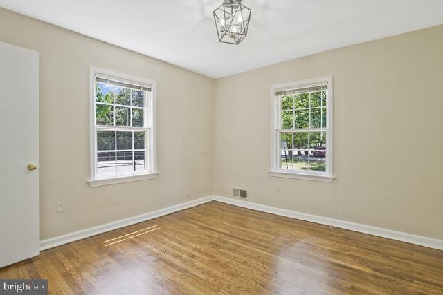 $880,000 | 4 East Walnut Street, Alexandria, VA 22301