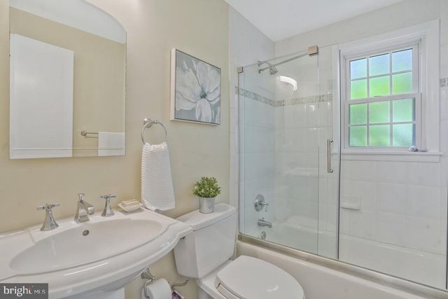 $880,000 | 4 East Walnut Street, Alexandria, VA 22301