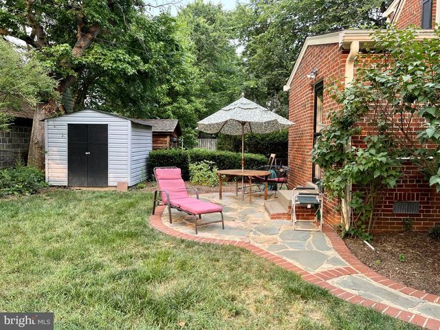 $880,000 | 4 East Walnut Street, Alexandria, VA 22301