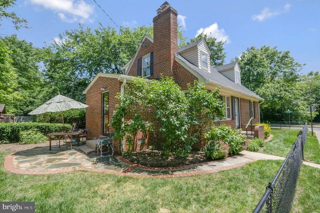 $880,000 | 4 East Walnut Street, Alexandria, VA 22301