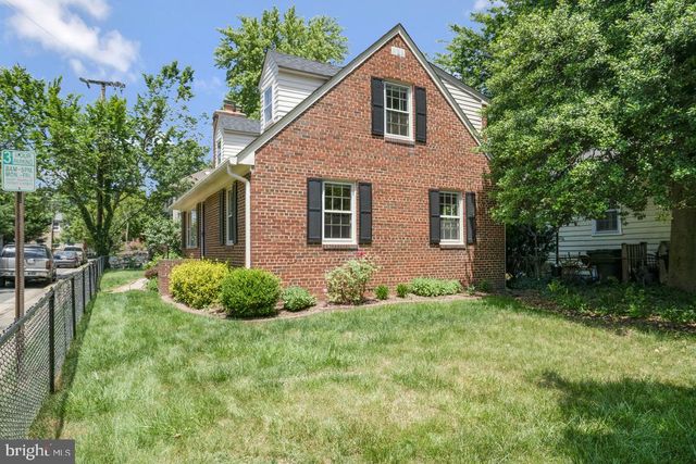 $880,000 | 4 East Walnut Street, Alexandria, VA 22301