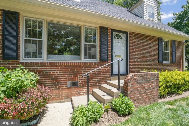 $880,000 | 4 East Walnut Street, Alexandria, VA 22301