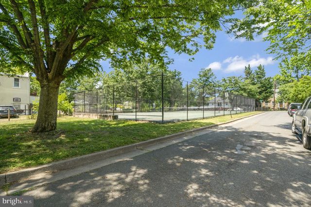 $880,000 | 4 East Walnut Street, Alexandria, VA 22301