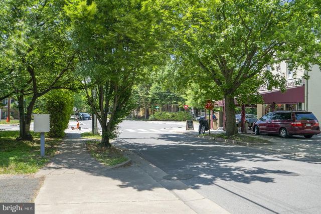 $880,000 | 4 East Walnut Street, Alexandria, VA 22301