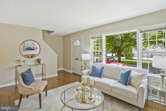 $880,000 | 4 East Walnut Street, Alexandria, VA 22301