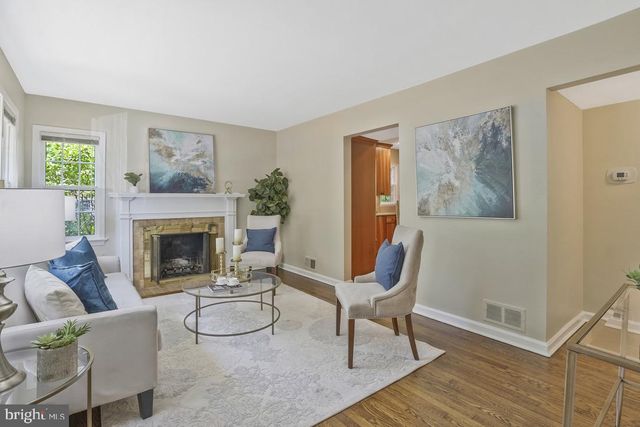 $880,000 | 4 East Walnut Street, Alexandria, VA 22301