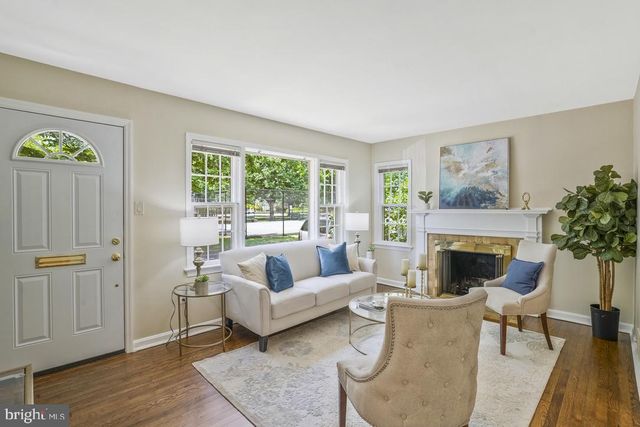 $880,000 | 4 East Walnut Street, Alexandria, VA 22301