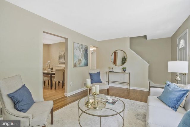 $880,000 | 4 East Walnut Street, Alexandria, VA 22301