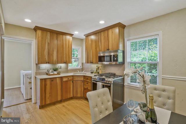 $880,000 | 4 East Walnut Street, Alexandria, VA 22301