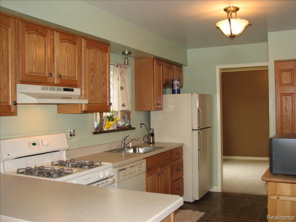 9237 Sheldon Road Plymouth, MI 48170 - Photo 9 of 17 Updated Kitchen