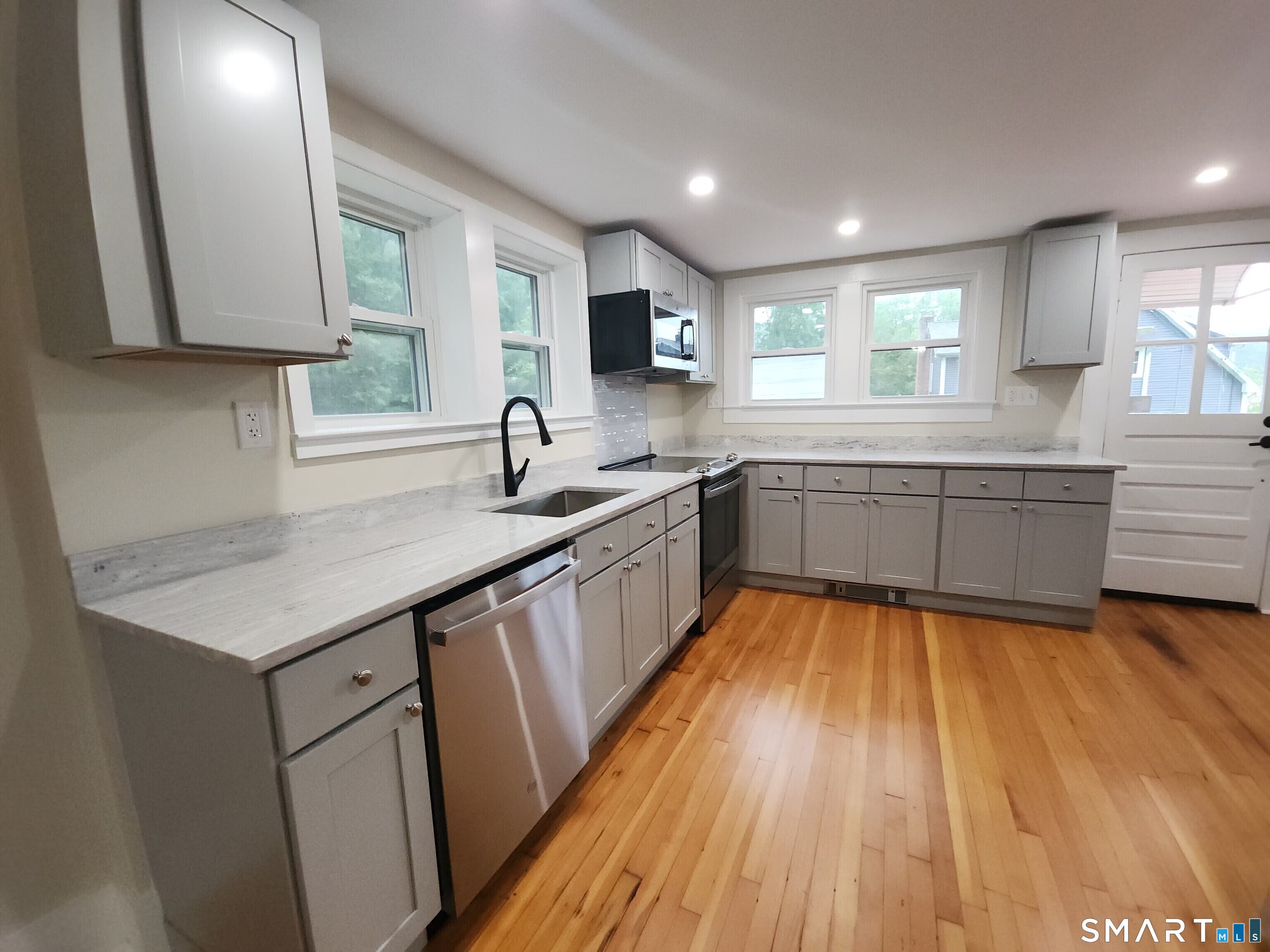 20 Hicksville Road Cromwell, CT 06416 - Photo 3 of 12 Gallery Image 3