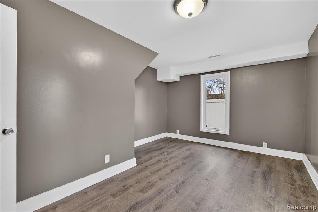 12751 Jones Street Carleton, MI 48117 - Photo 23 of 41