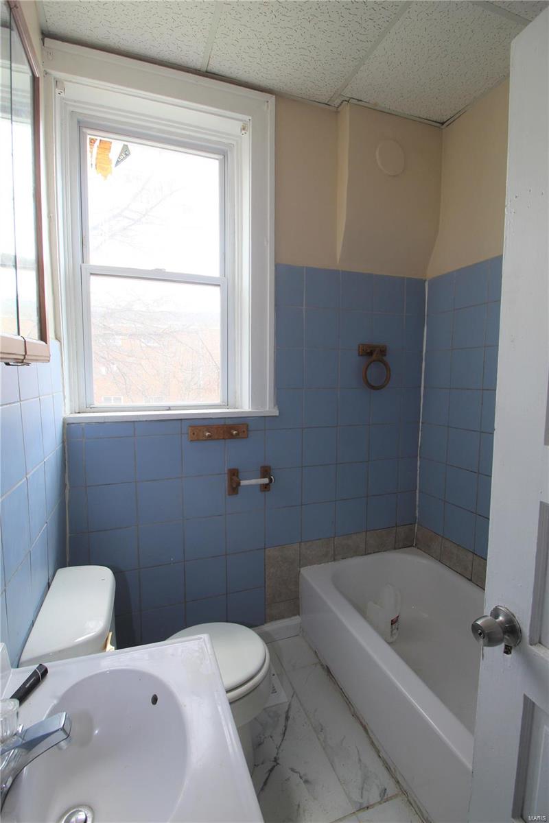 4327 Morgan Ford Road, Unit B St. Louis, MO 63116 - Photo 15 of 24 Gallery Image 15