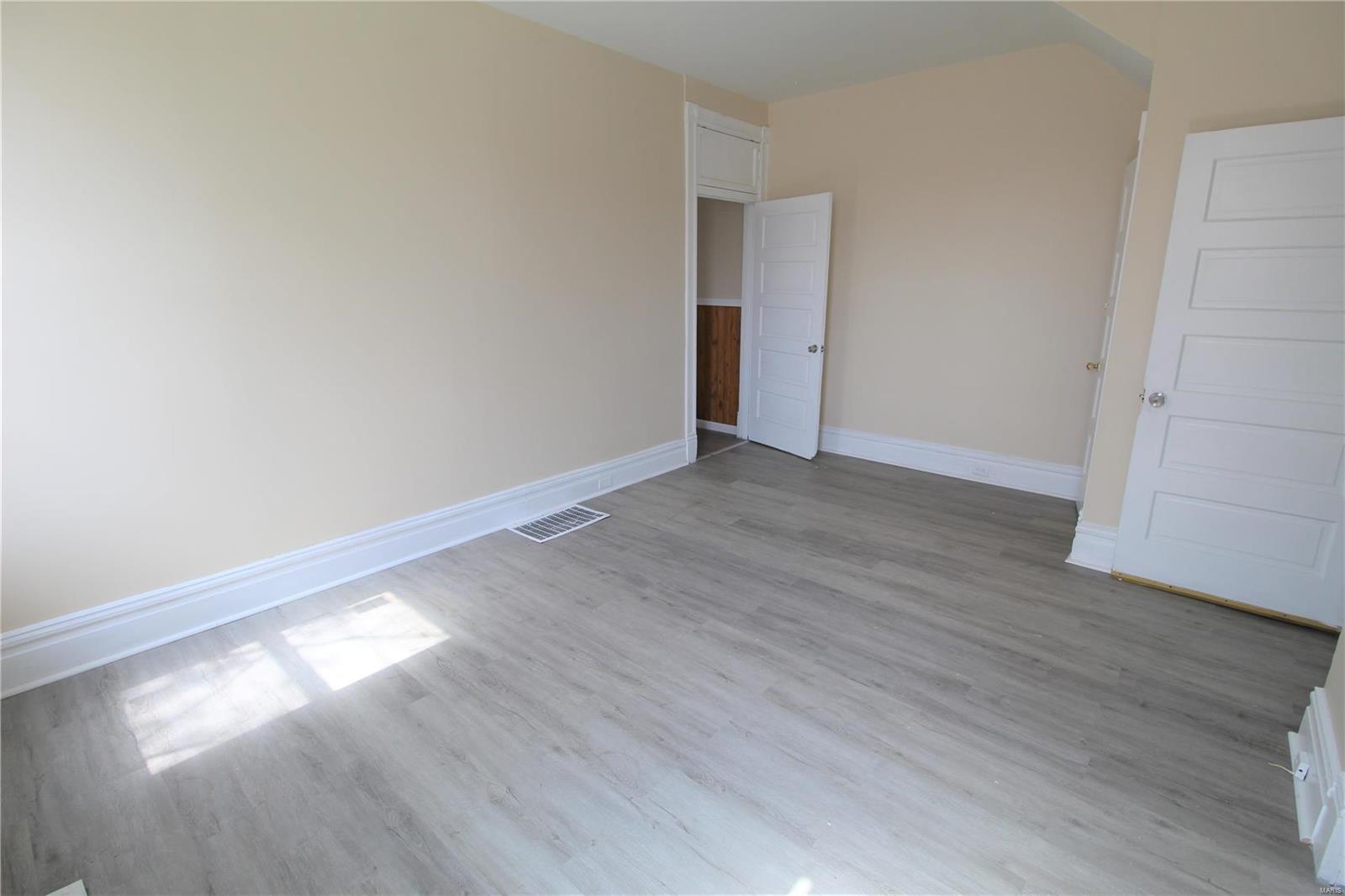 4327 Morgan Ford Road, Unit B St. Louis, MO 63116 - Photo 3 of 24 Gallery Image 3