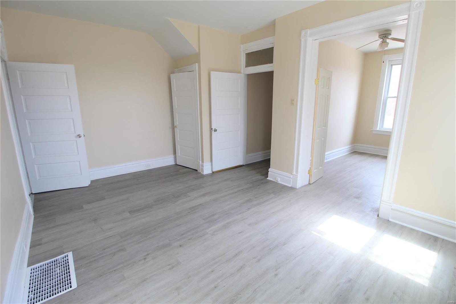 4327 Morgan Ford Road, Unit B St. Louis, MO 63116 - Photo 4 of 24 Gallery Image 4