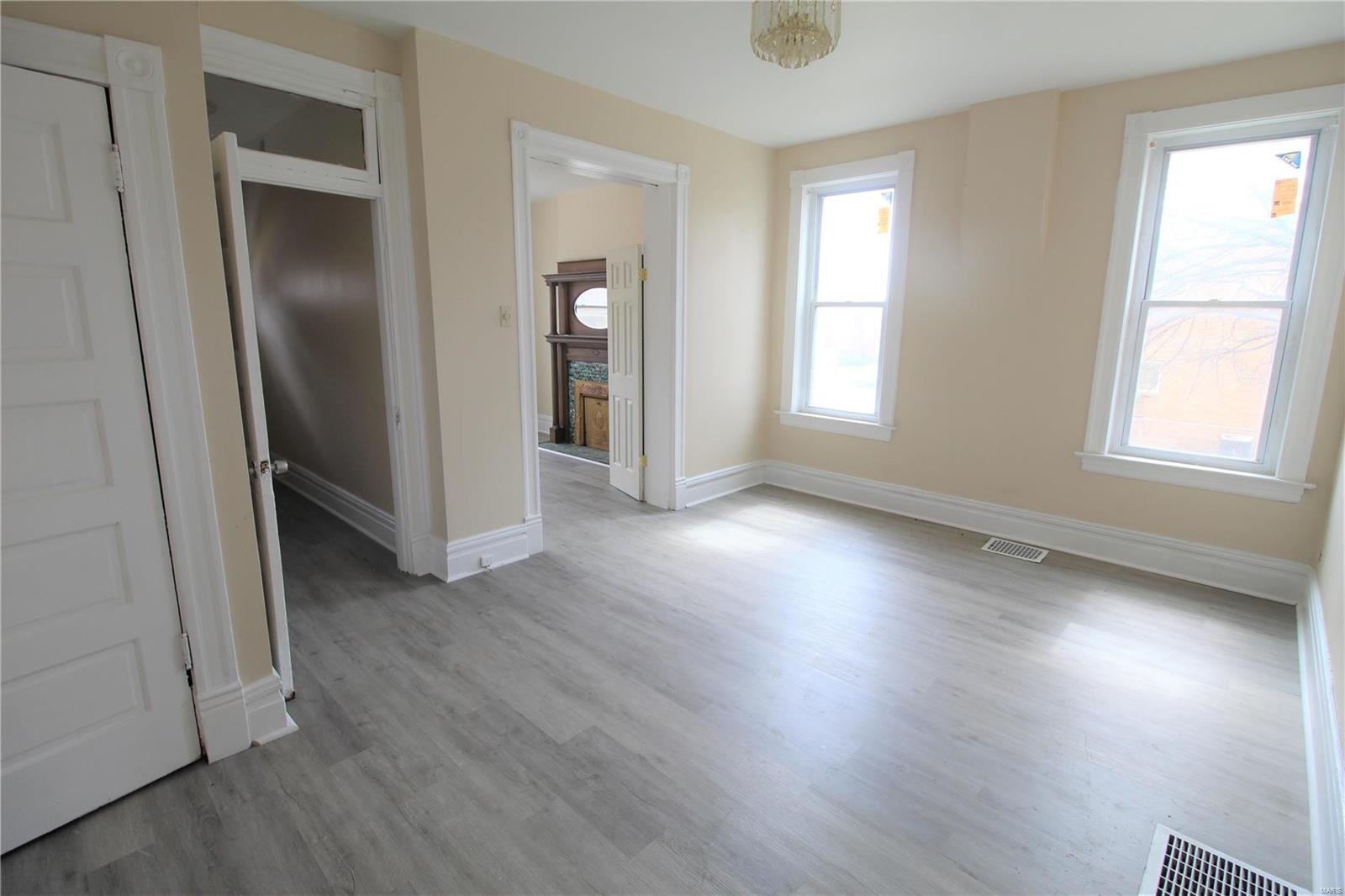 4327 Morgan Ford Road, Unit B St. Louis, MO 63116 - Photo 5 of 24 Gallery Image 5