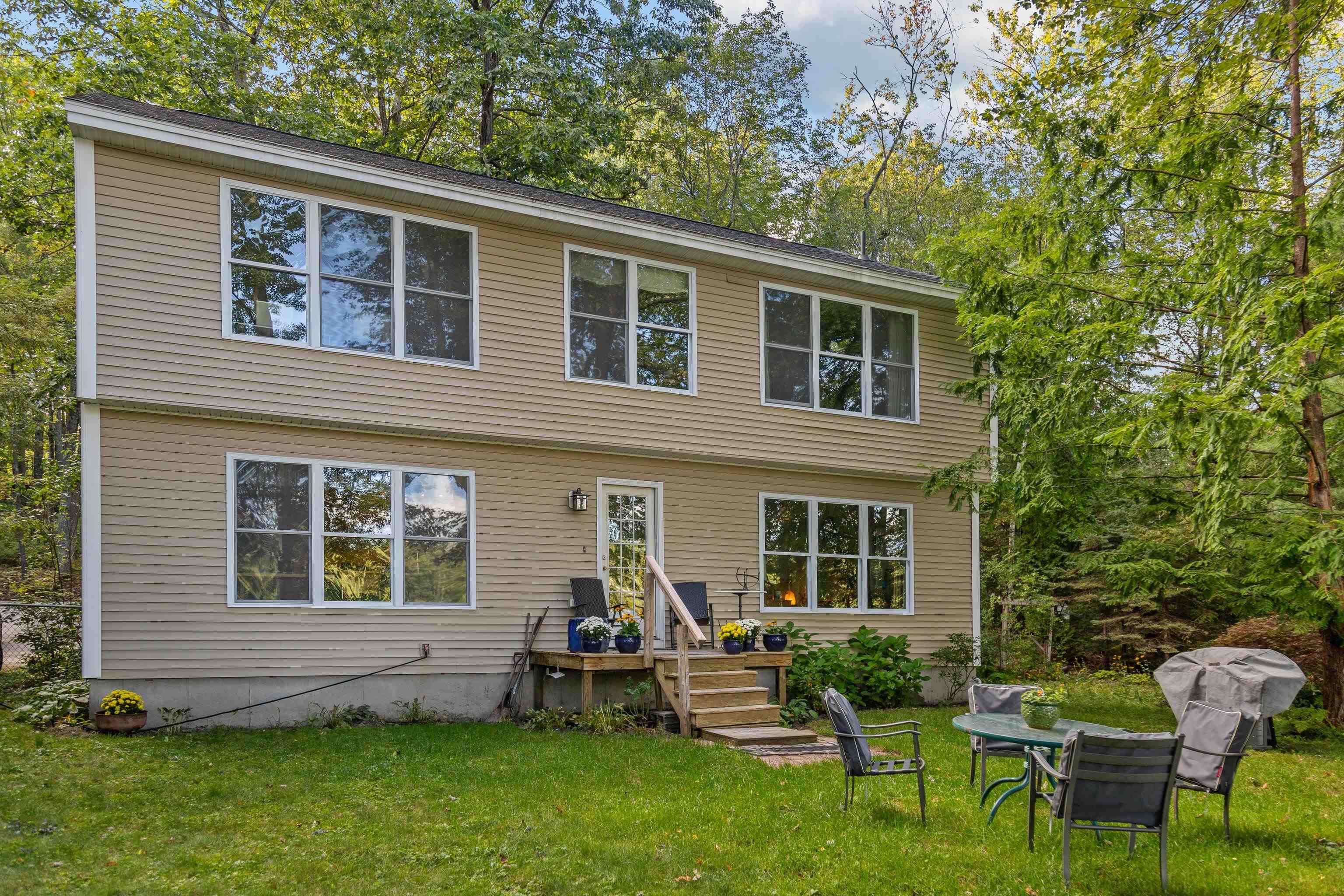 54 Snow Pond Road Concord, NH 03301 - Photo 2 of 40