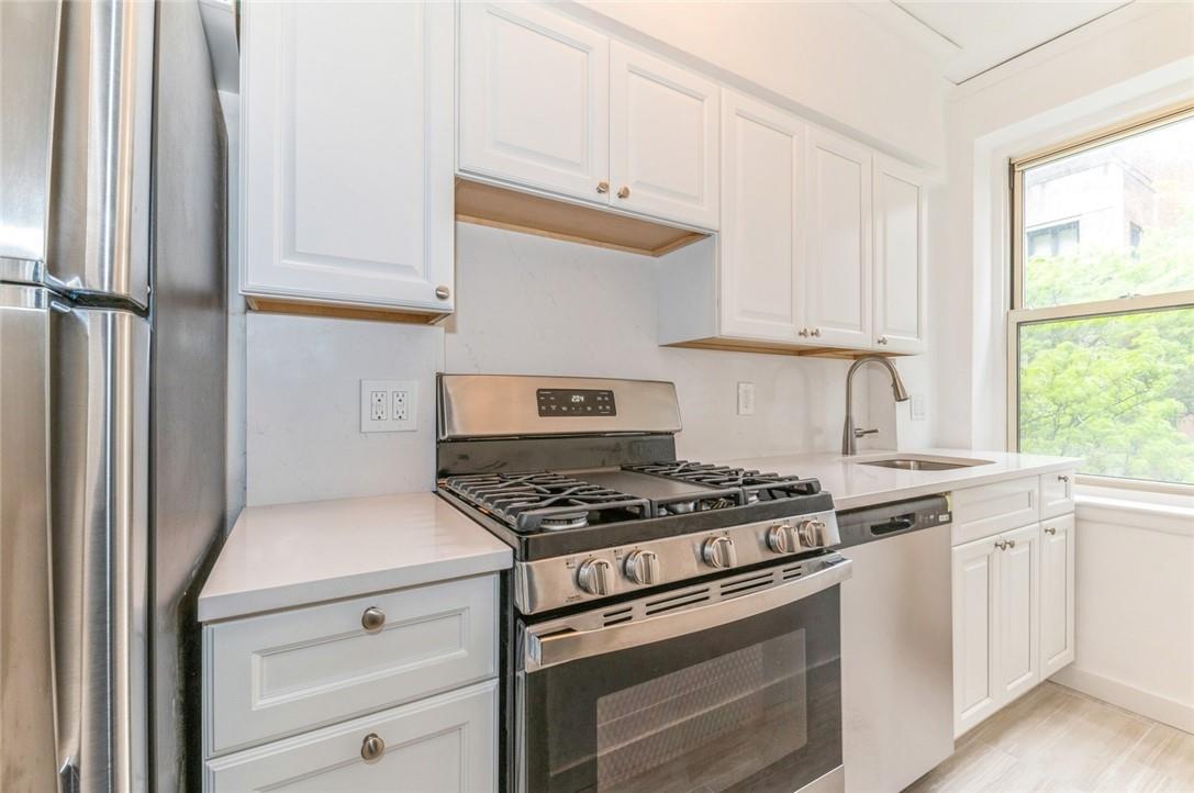 434 East 52nd Street, Unit 4F Manhattan, NY 10022 - Photo 7 of 15