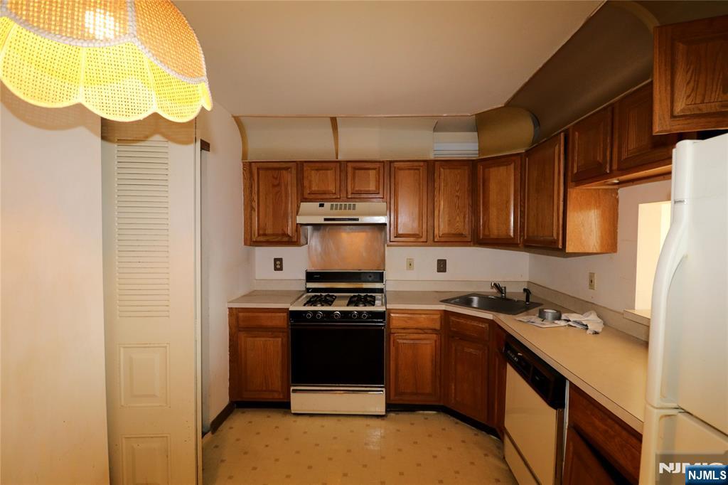 12 Rutgers Drive Newark, NJ 07103 - Photo 4 of 23