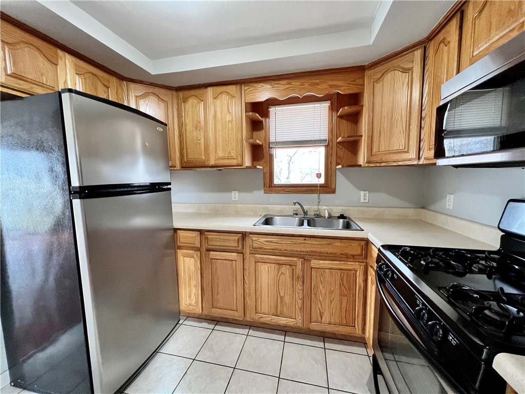 23 Lake Grove Club Decatur, IL 62521 - Photo 6 of 21 a kitchen with stainless steel appliances granite countertop a refrigerator sink and stove