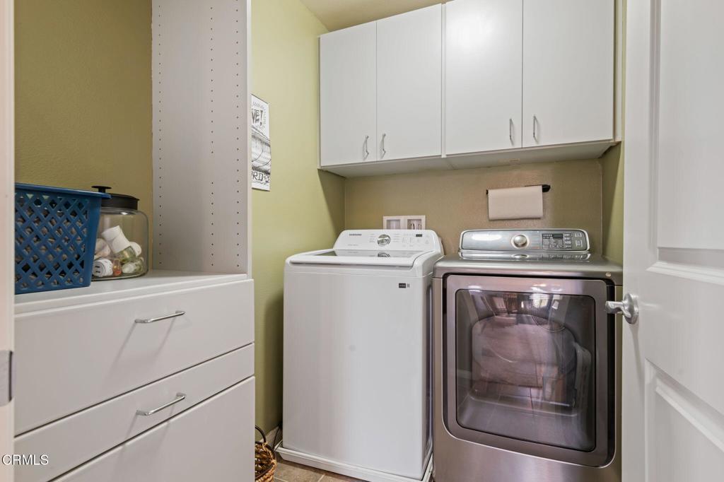 652 Xanadu Way Oxnard, CA 93036 - Photo 29 of 40 a utility room with dryer and washer