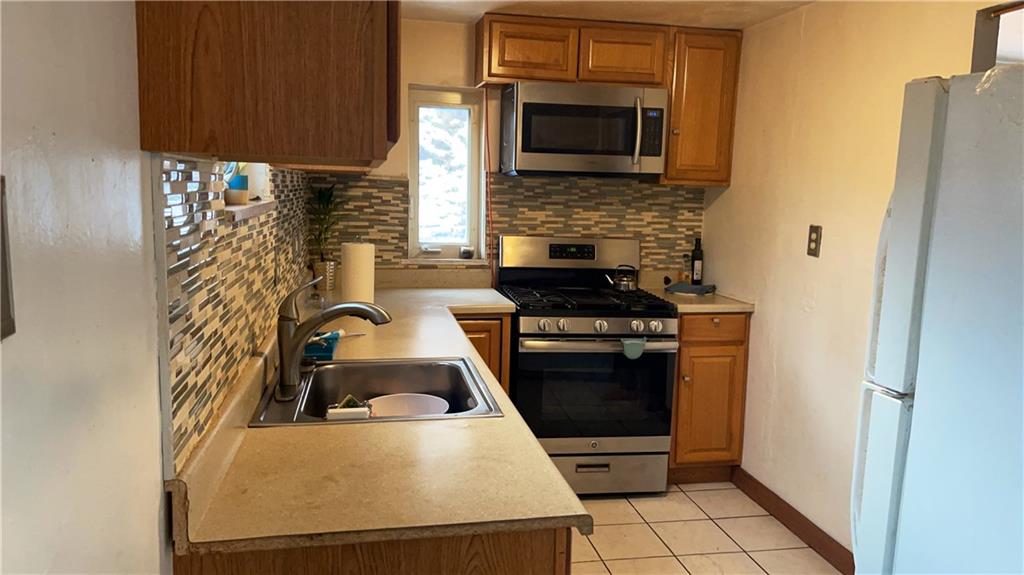 530 Weyman Road Whitehall, PA 15236 - Photo 8 of 16 Gallery Image 8