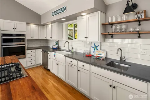 $2,175,000 | 13967 Southwest 248th Street, Vashon, WA 98070