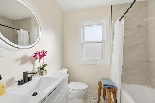 $599,900 | 10132 South Turner Avenue, Evergreen Park, IL 60805