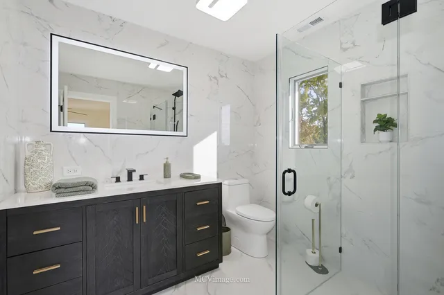 $599,900 | 10132 South Turner Avenue, Evergreen Park, IL 60805