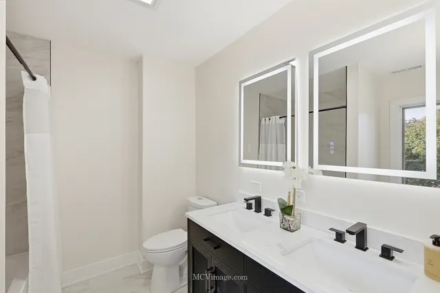 $599,900 | 10132 South Turner Avenue, Evergreen Park, IL 60805