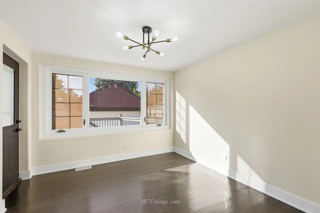 $599,900 | 10132 South Turner Avenue, Evergreen Park, IL 60805