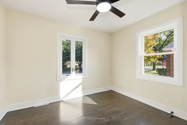 $599,900 | 10132 South Turner Avenue, Evergreen Park, IL 60805