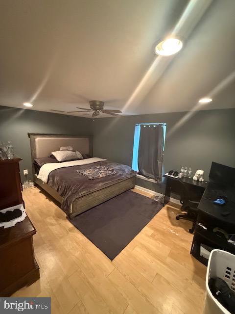 12601 Livingston Road Fort Washington, MD 20744 - Photo 11 of 26 a bedroom with a bed and lamp