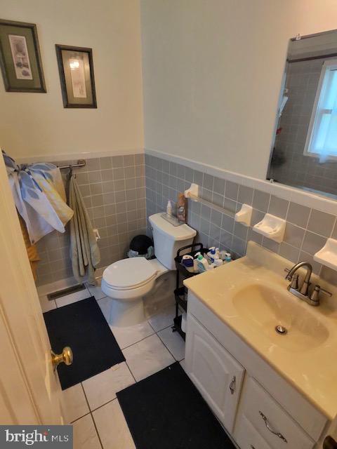 12601 Livingston Road Fort Washington, MD 20744 - Photo 16 of 26 a bathroom with a sink and a mirror