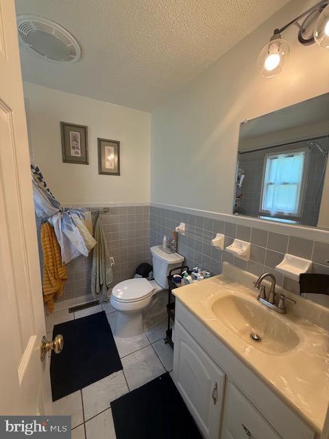 12601 Livingston Road Fort Washington, MD 20744 - Photo 18 of 26 a bathroom with a toilet sink and mirror