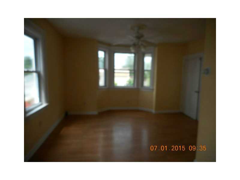89 Ruggles Street Providence, RI 02908 - Photo 4 of 10 Living Room.