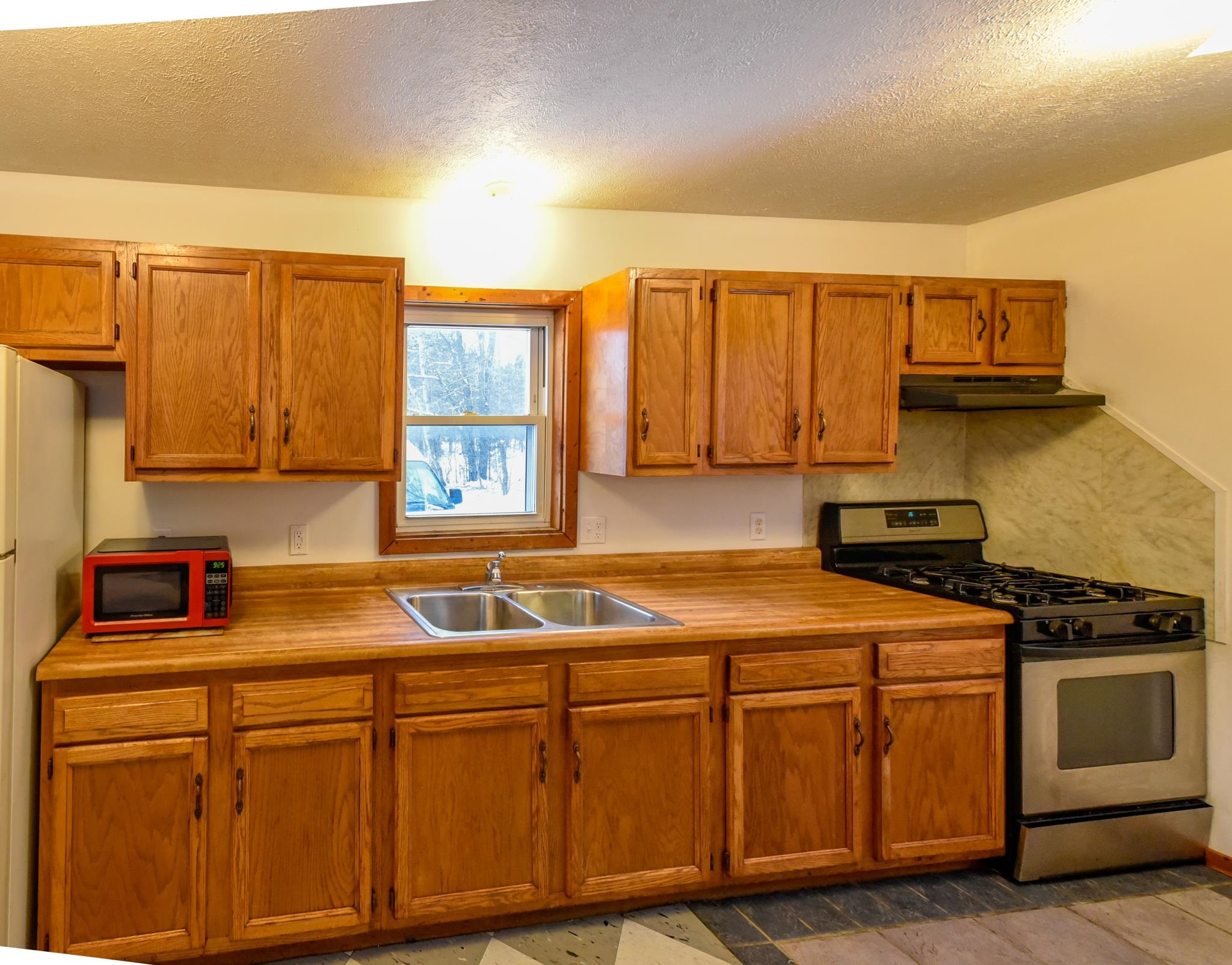5625 Pratt Road Lake Ann, MI 49650 - Photo 4 of 25 1908005-3.JPG