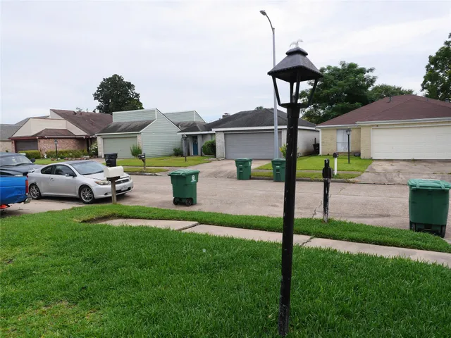 $1,800 | 11562 Willwood Drive, Houston, TX 77072