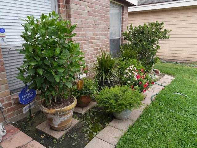 $1,800 | 11562 Willwood Drive, Houston, TX 77072