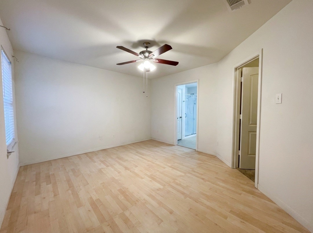 1527 Loose Stone Drive Rosharon, TX 77583 - Photo 3 of 8 Primary Bedroom