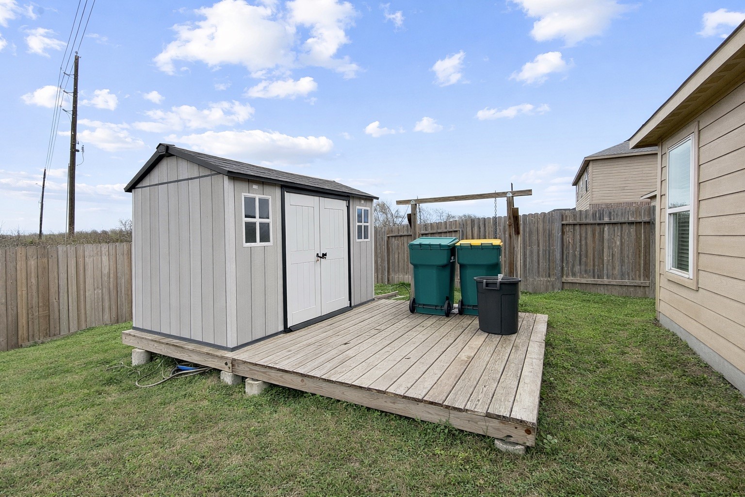 1527 Loose Stone Drive Rosharon, TX 77583 - Photo 7 of 8 Addtional storage unit stays