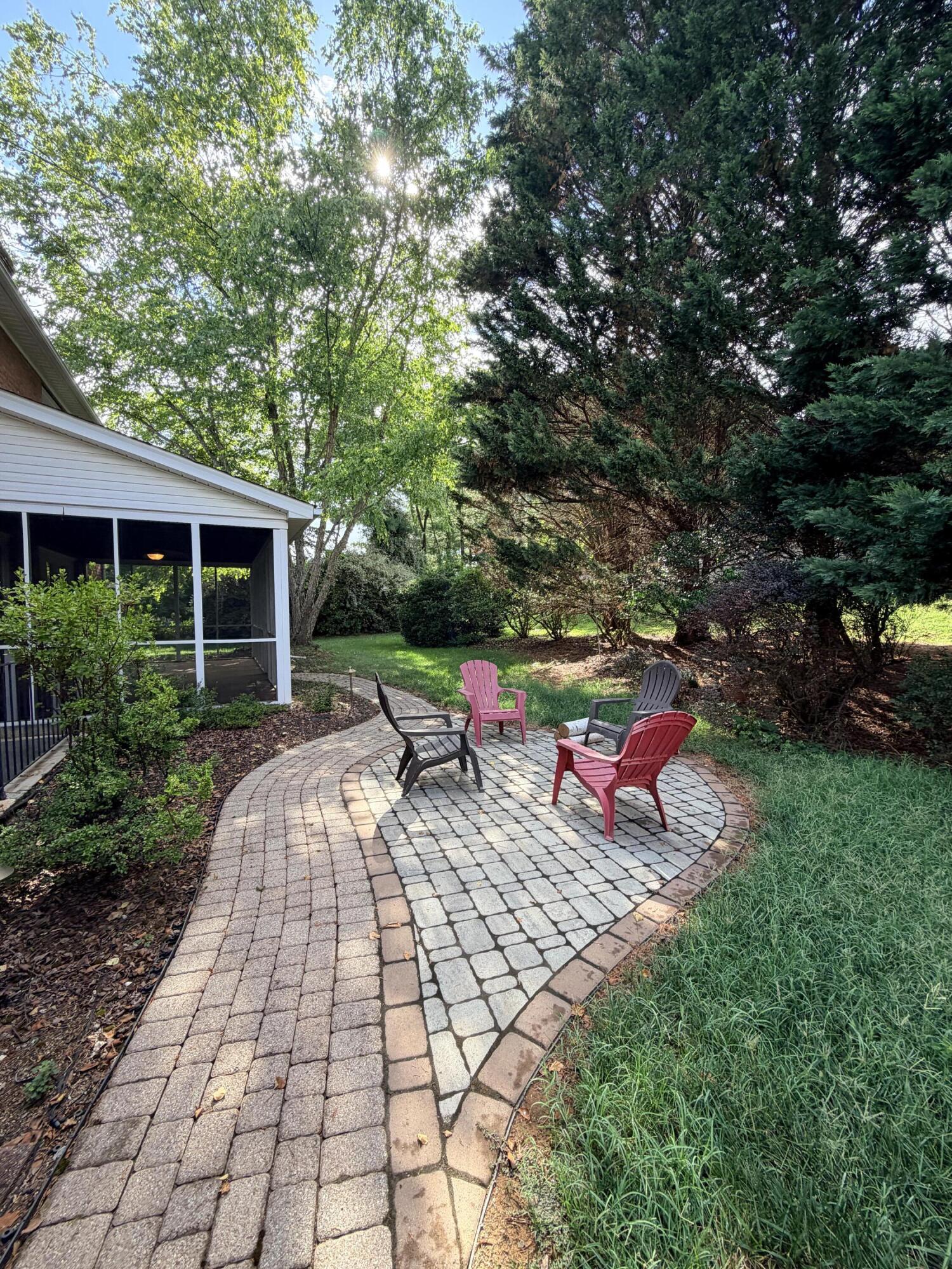 1840 Mountain View Road Vinton, VA 24179 - Photo 26 of 29 20260710_210930344_iOS