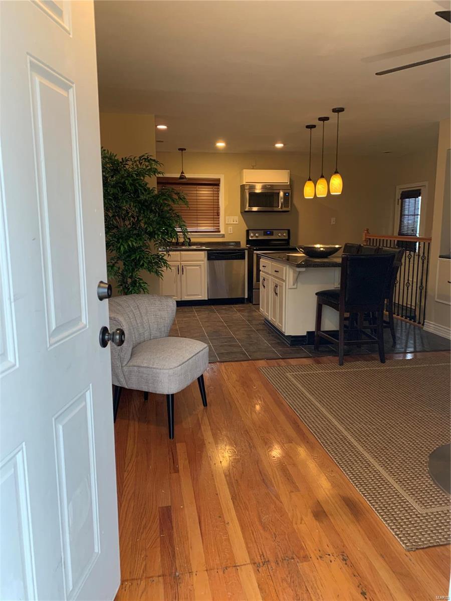 11112 Patsy Drive St. Louis, MO 63123 - Photo 2 of 23 Gallery Image 2