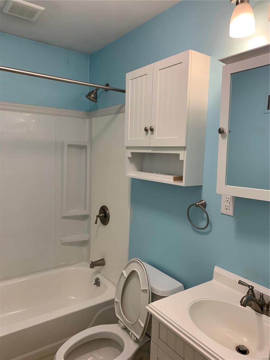 11112 Patsy Drive St. Louis, MO 63123 - Photo 8 of 23 Gallery Image 8