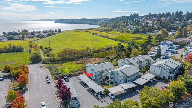 $335,000 | 485 Southwest Bayshore Drive, Unit C201, Oak Harbor, WA 98277